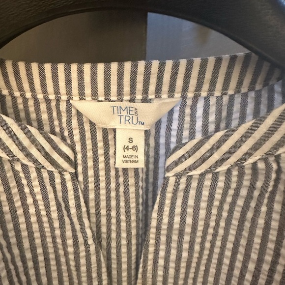 Time and Tru Striped Blue Dress with Flutter sleeve. - Picture 3 of 4